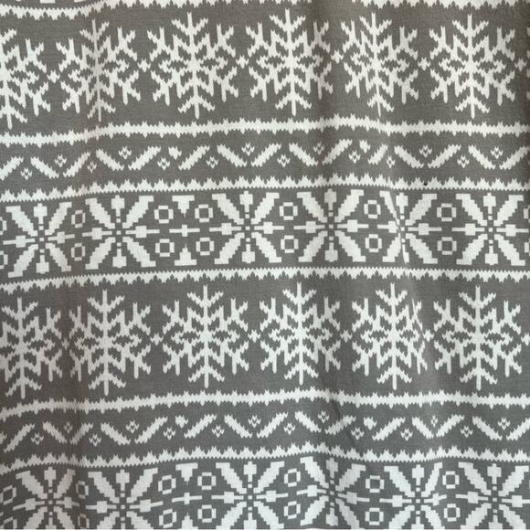 Talbots Turtleneck The Talbots Tee Gray White Snowflake Nordic Print Top Large - Picture 5 of 8